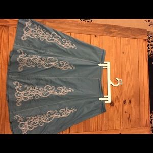 Swirl light weight skirt